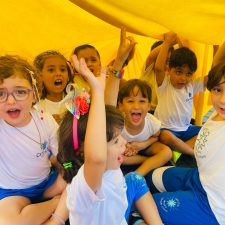 escola crystal criancas barraca